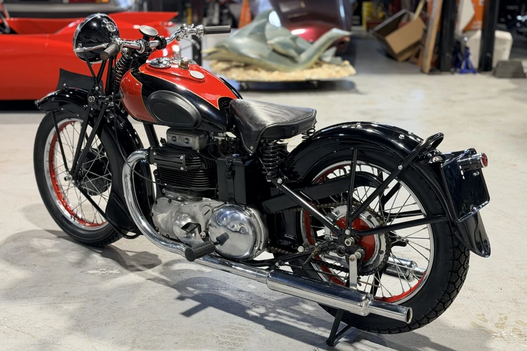 1937 Ariel Motorcycles - Image 2 of 7