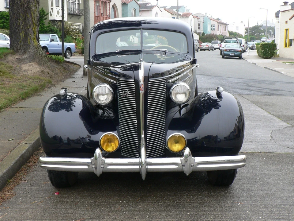 1937 Buick Roadmaster - Image 2 of 4