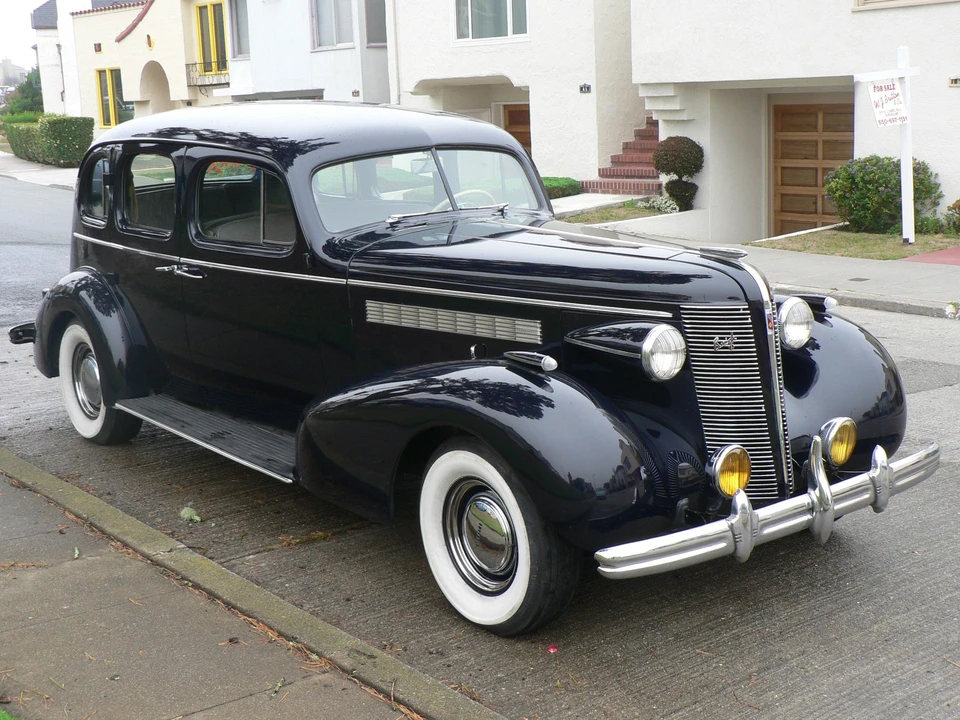 1937 Buick Roadmaster - Image 3 of 4