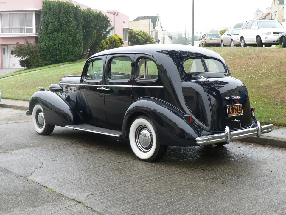1937 Buick Roadmaster - Image 4 of 4