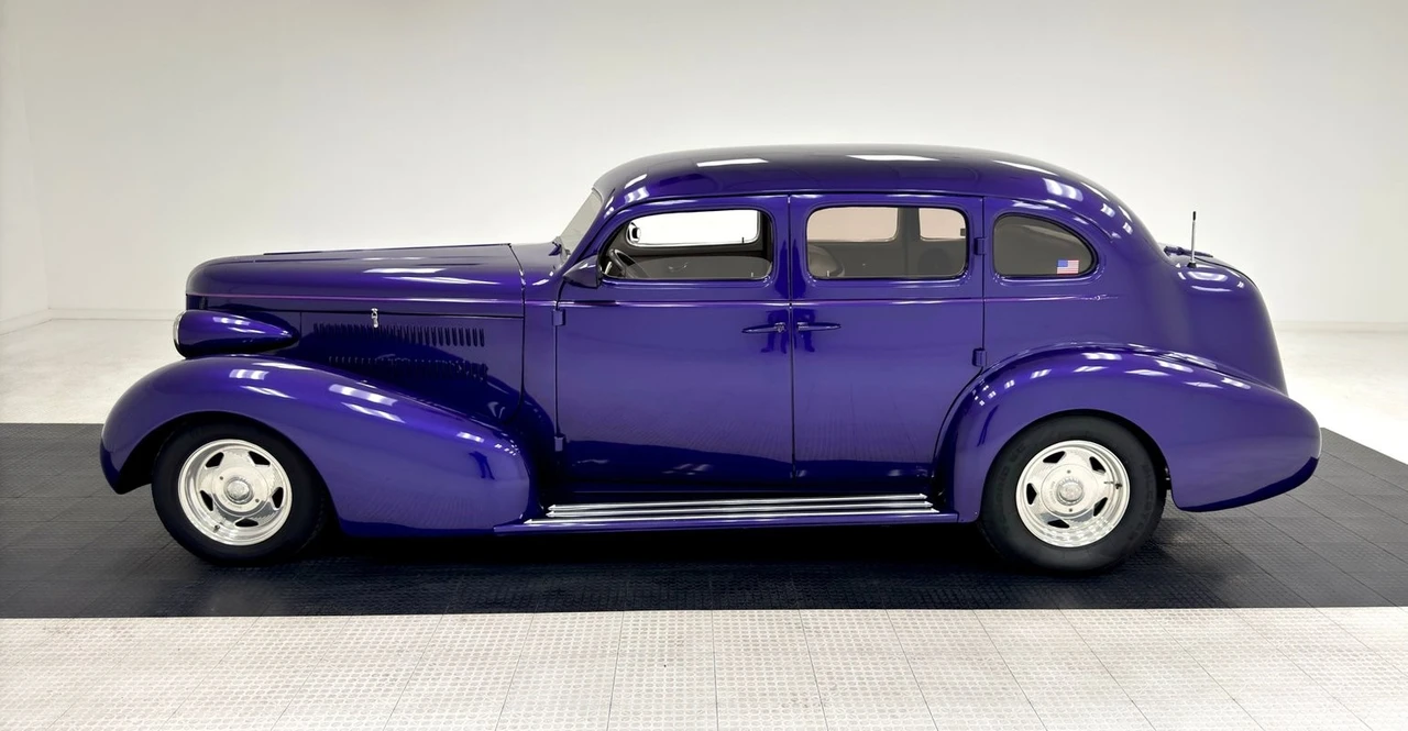 1937 Buick Roadmaster - Image 2 of 12