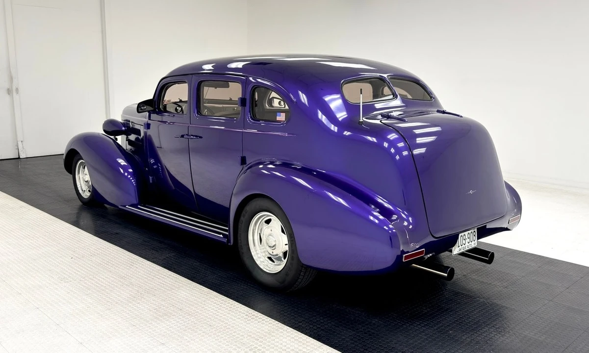 1937 Buick Roadmaster - Image 3 of 12