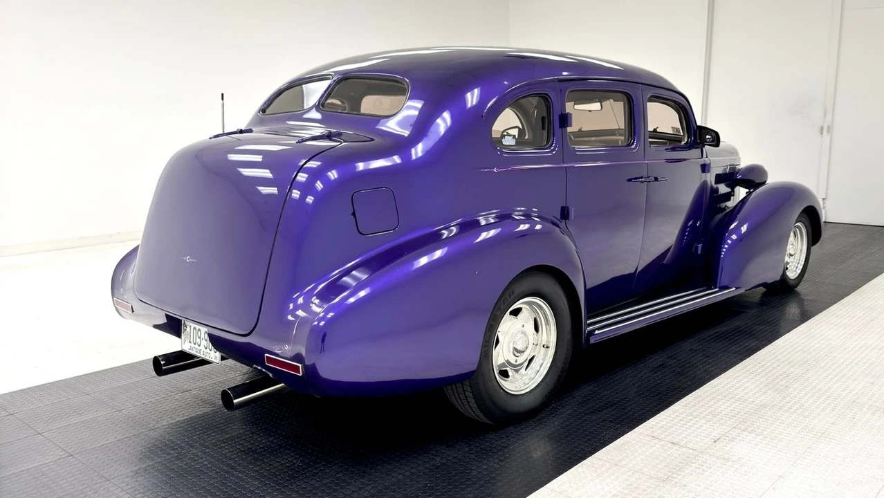 1937 Buick Roadmaster - Image 5 of 12