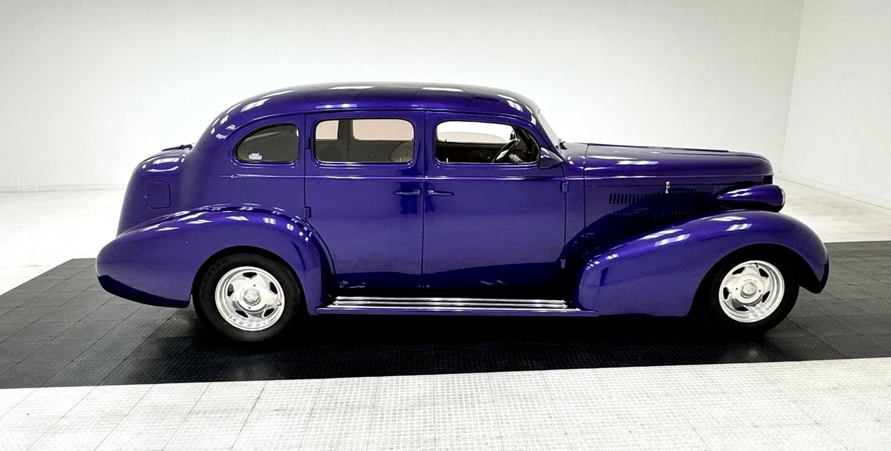 1937 Buick Roadmaster - Image 6 of 12