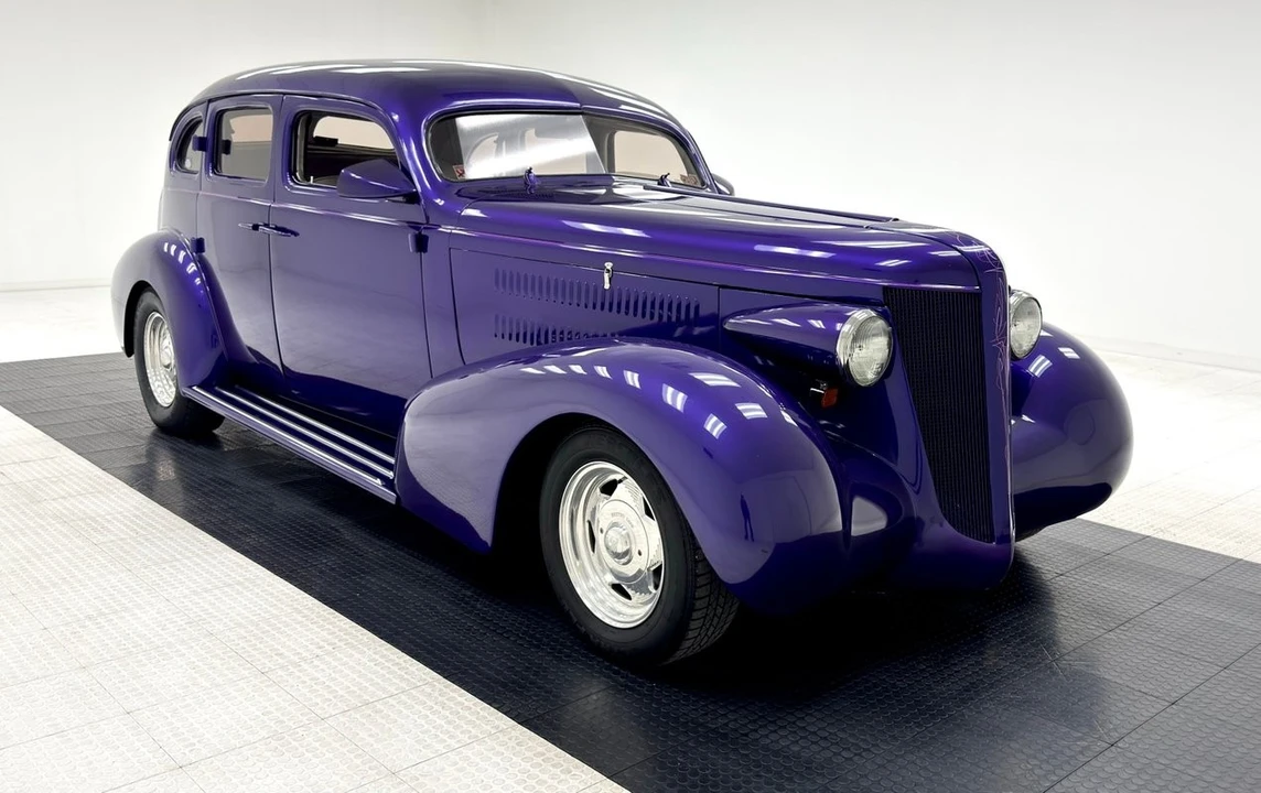 1937 Buick Roadmaster - Image 7 of 12