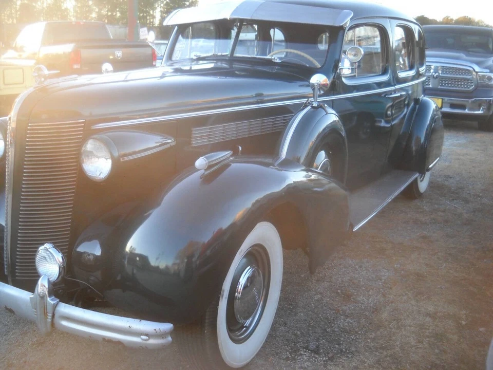1937 Buick Roadmaster - Image 4 of 31