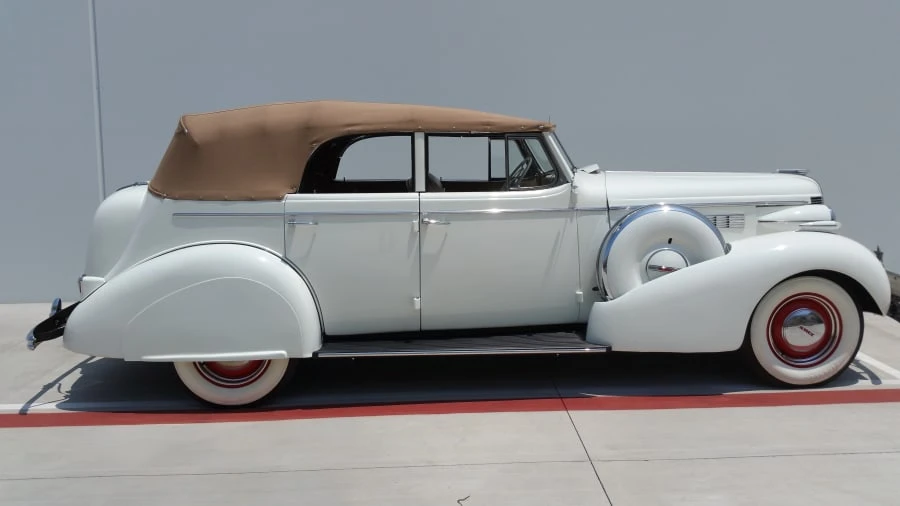 1937 Buick Roadmaster - Image 10 of 11