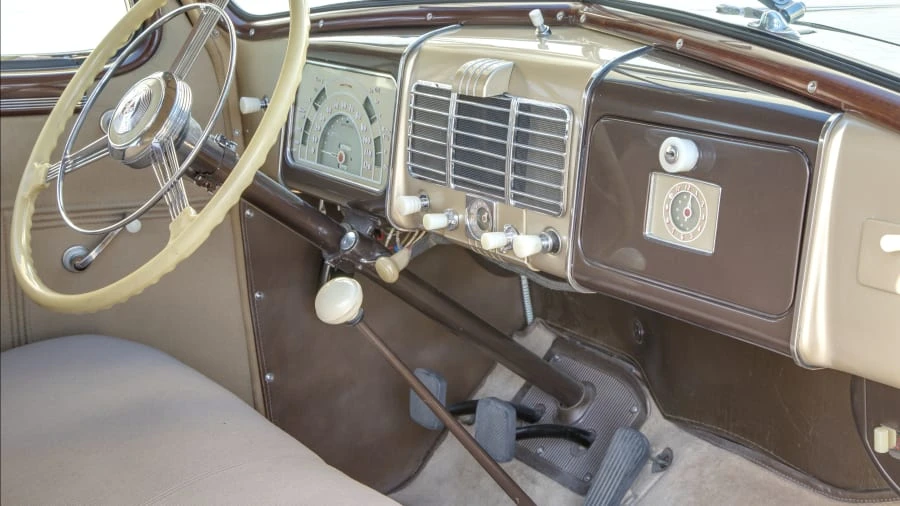 1937 Buick Roadmaster - Image 6 of 12