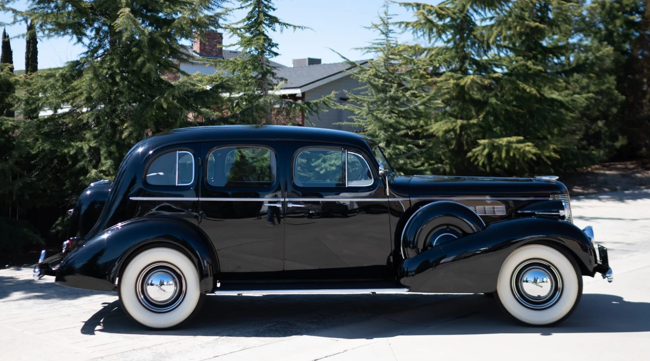 1937 Buick Roadmaster - Image 8 of 31