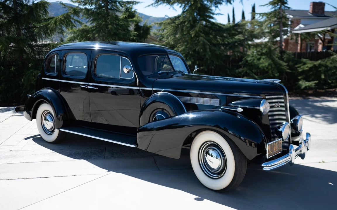 1937 Buick Roadmaster - Image 10 of 31