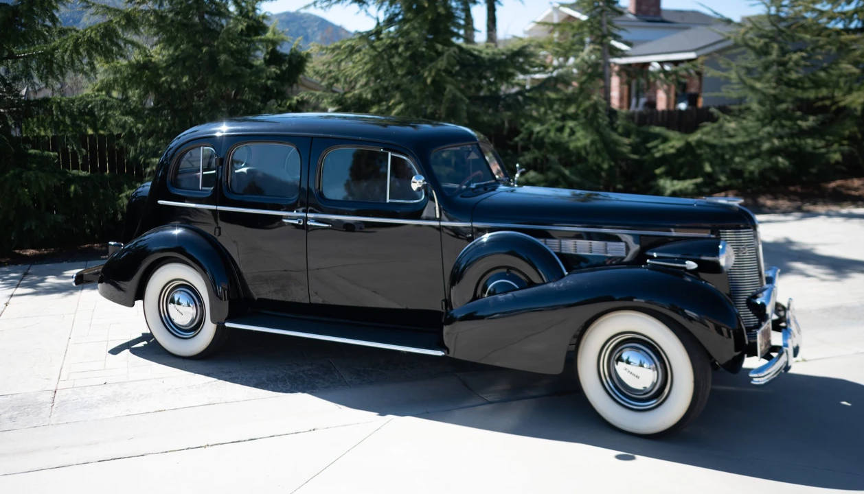 1937 Buick Roadmaster - Image 9 of 31