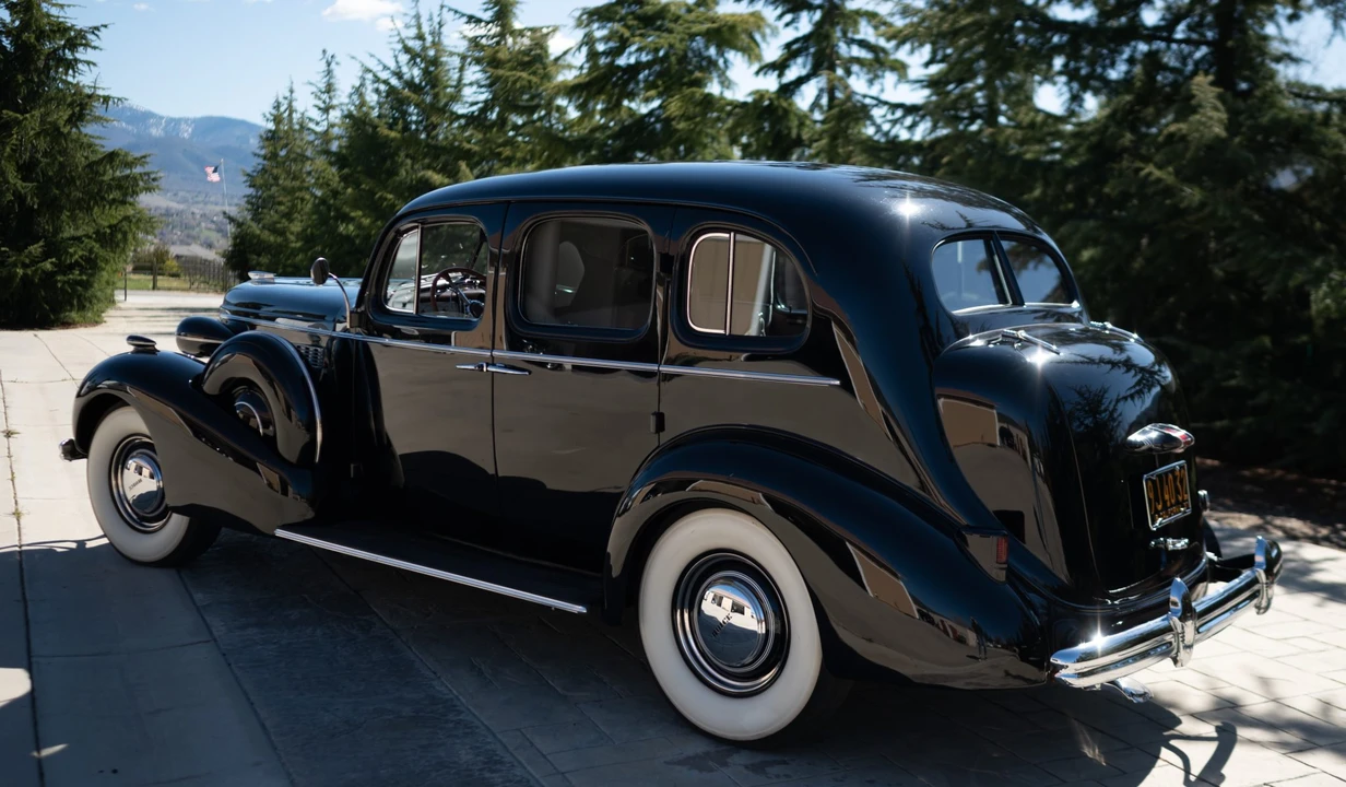 1937 Buick Roadmaster - Image 6 of 31