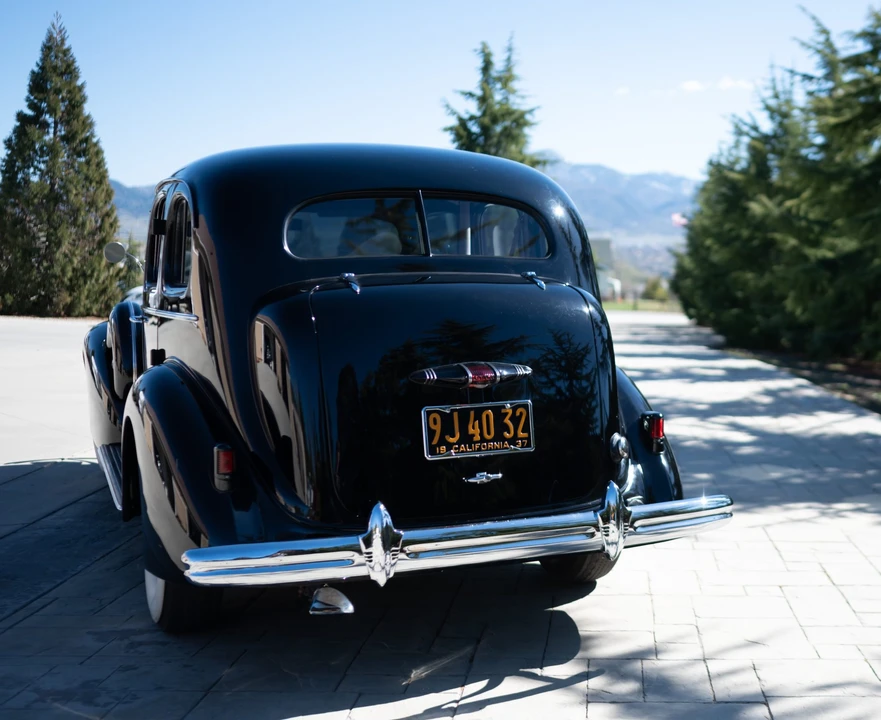 1937 Buick Roadmaster - Image 7 of 31