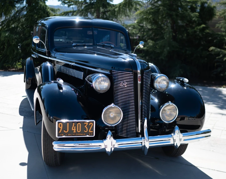 1937 Buick Roadmaster - Image 11 of 31