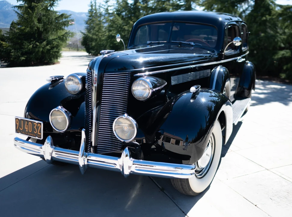 1937 Buick Roadmaster - Image 2 of 31