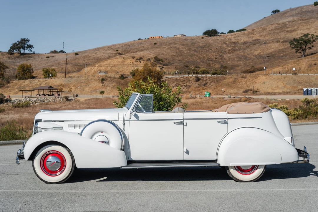 1937 Buick Roadmaster - Image 2 of 31