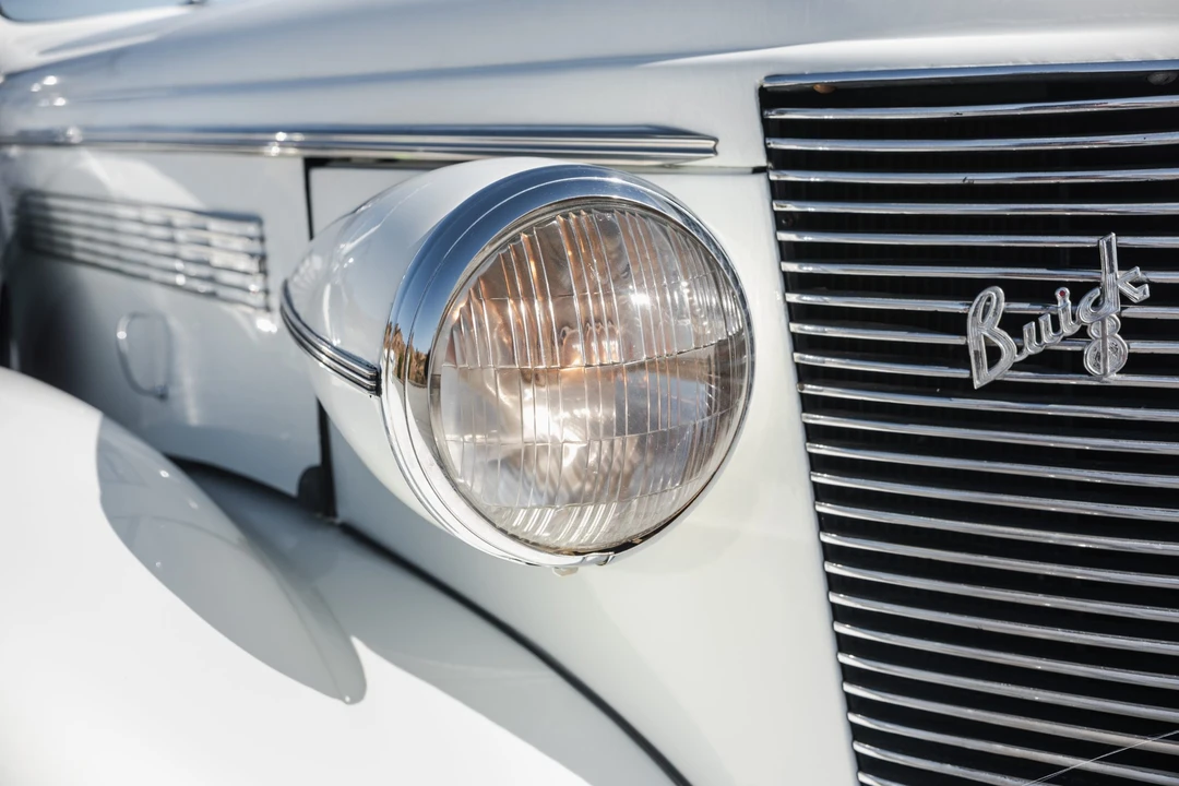 1937 Buick Roadmaster - Image 10 of 31