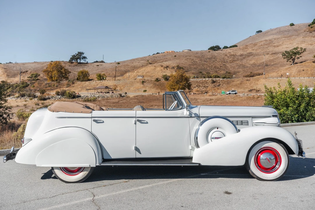1937 Buick Roadmaster - Image 6 of 31