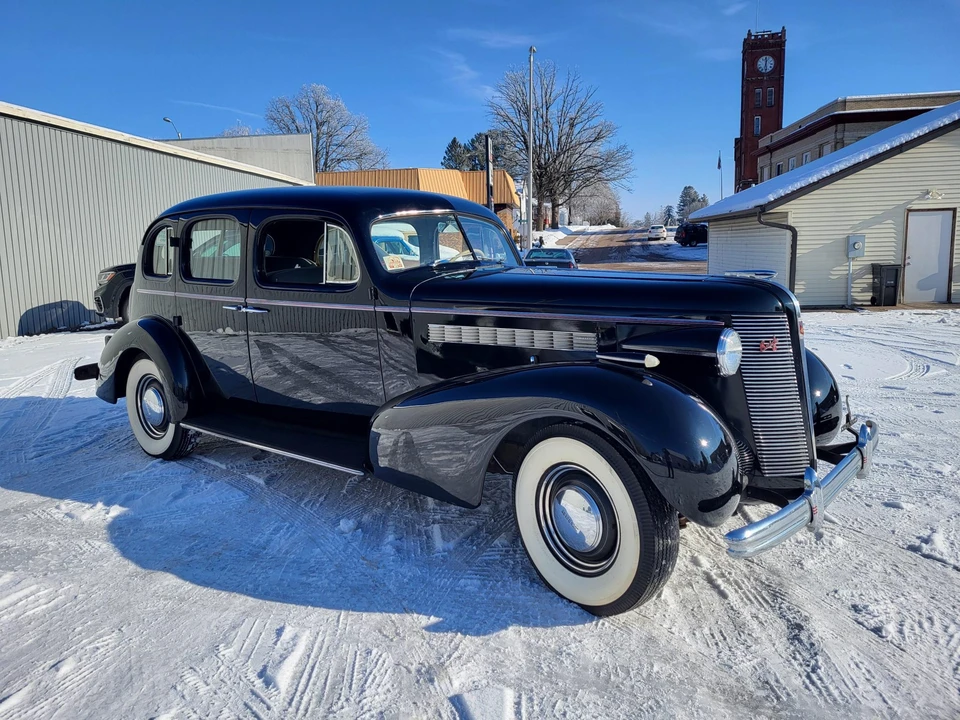 1937 Buick Roadmaster - Image 12 of 31