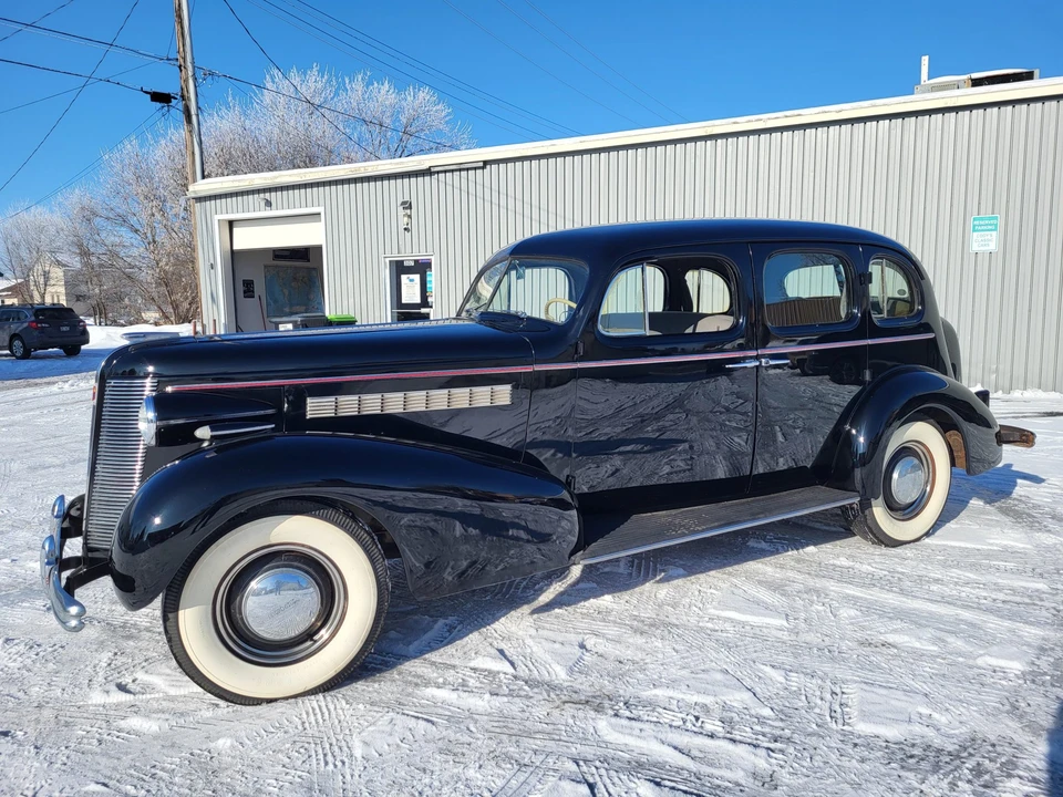 1937 Buick Roadmaster - Image 3 of 31