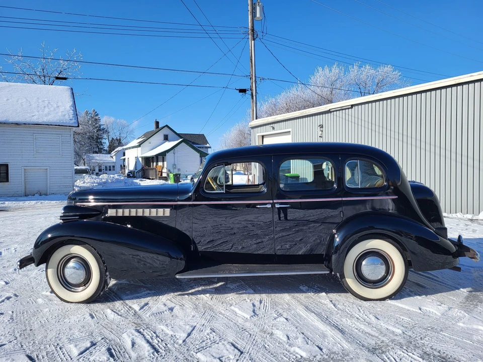1937 Buick Roadmaster - Image 4 of 31