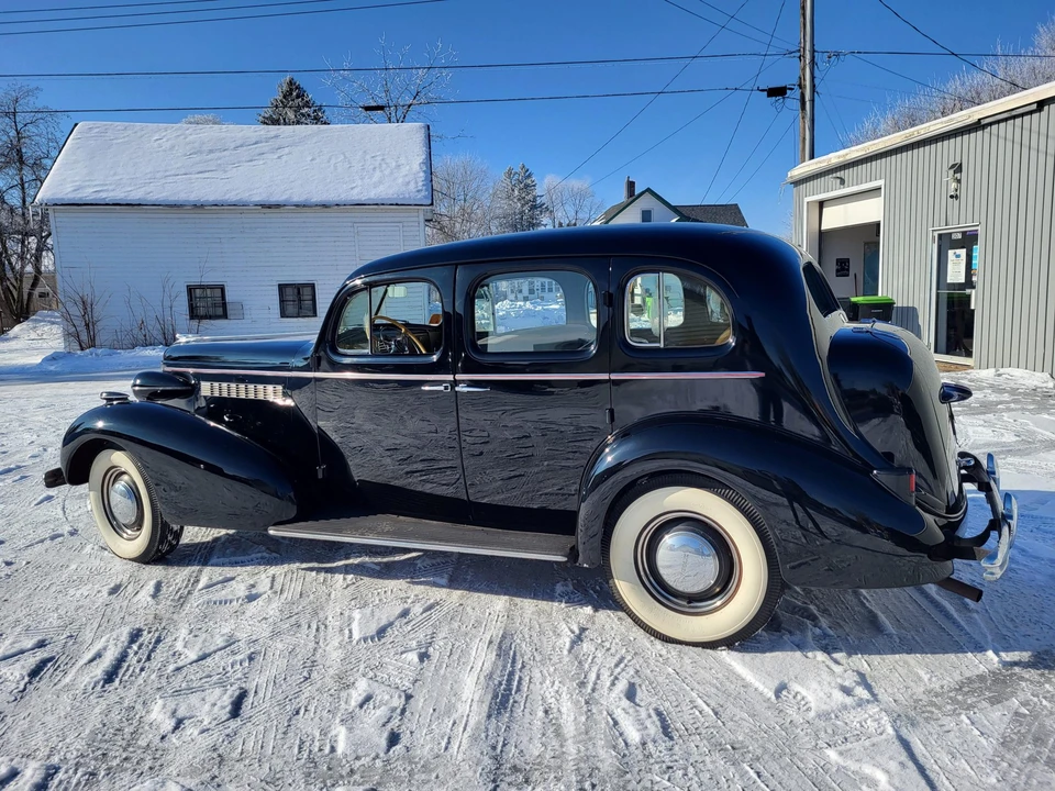 1937 Buick Roadmaster - Image 5 of 31