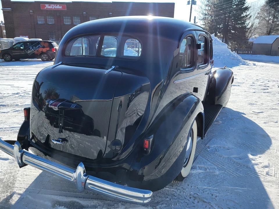 1937 Buick Roadmaster - Image 9 of 31