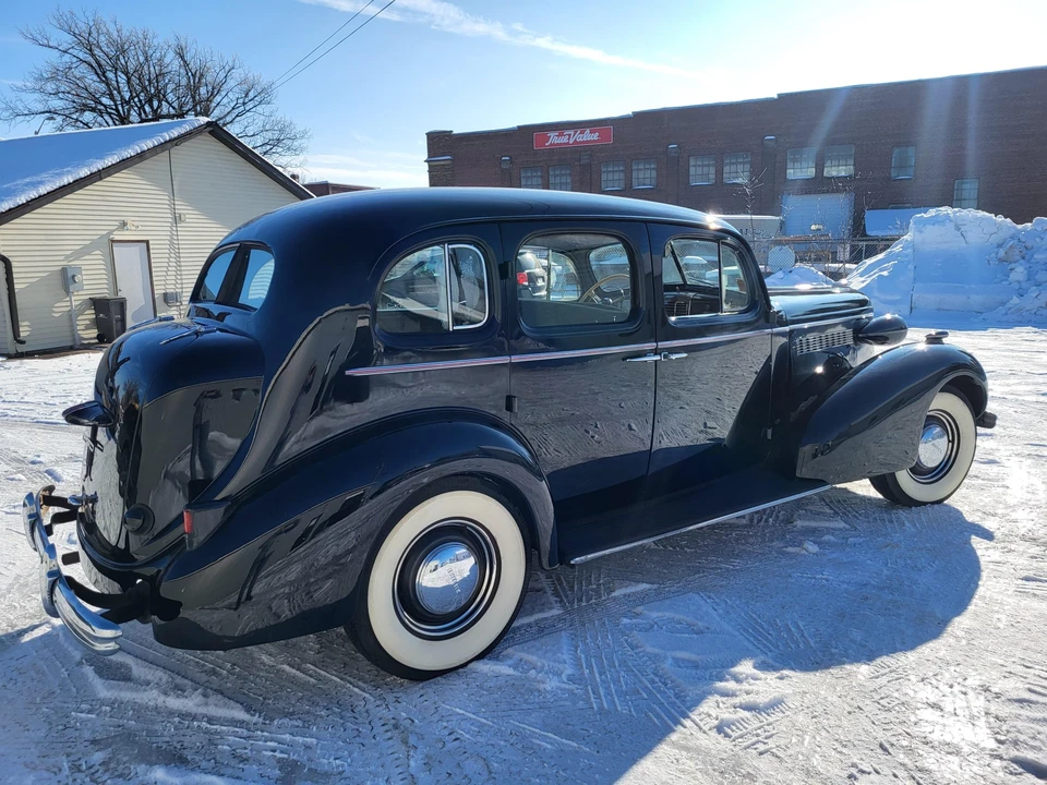 1937 Buick Roadmaster - Image 10 of 31