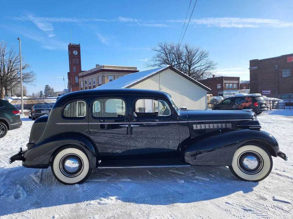 1937 Buick Roadmaster - Image 11 of 31