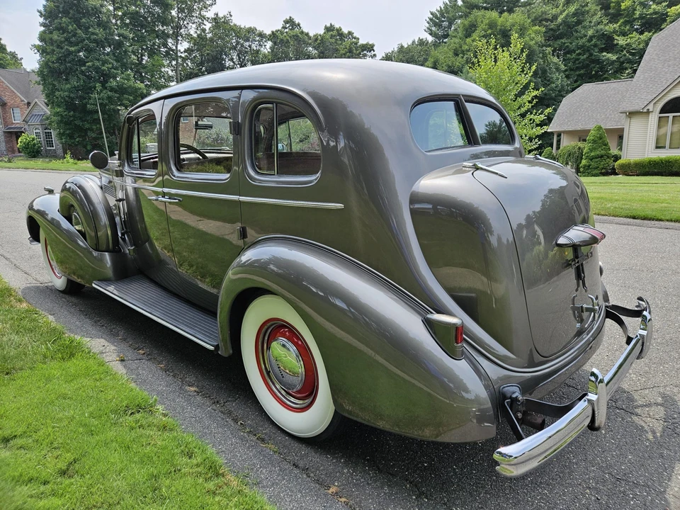 1937 Buick Roadmaster - Image 9 of 31