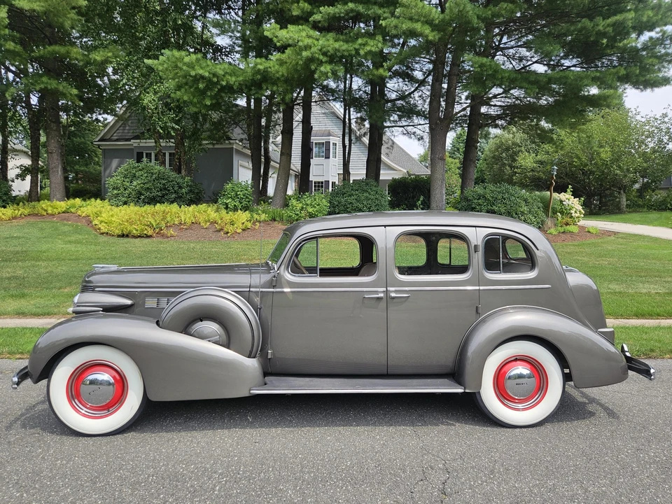 1937 Buick Roadmaster - Image 8 of 31