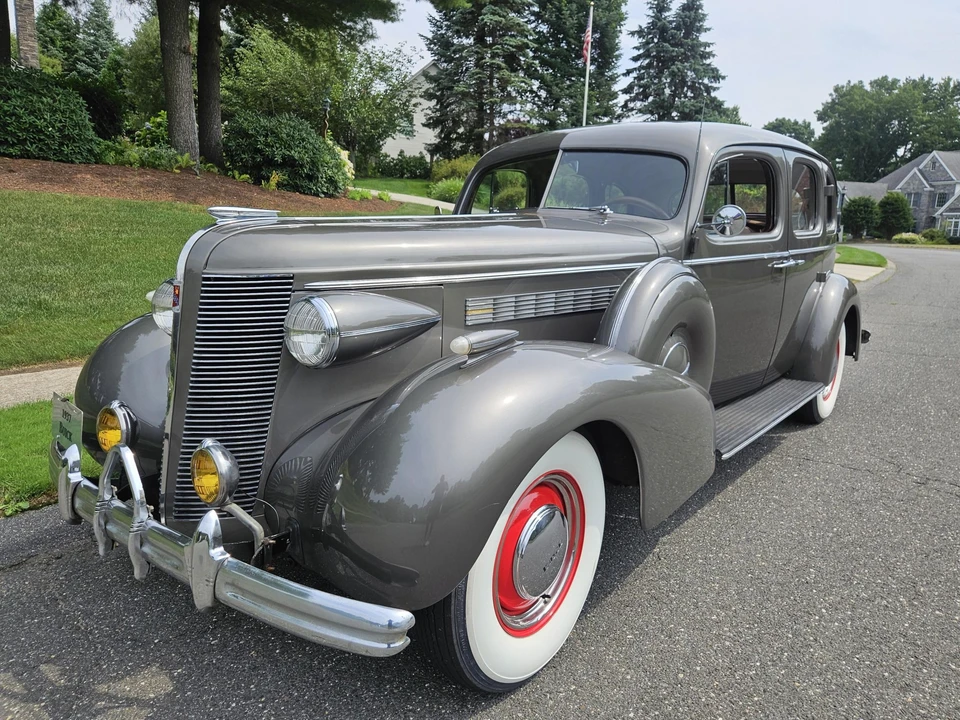 1937 Buick Roadmaster - Image 5 of 31