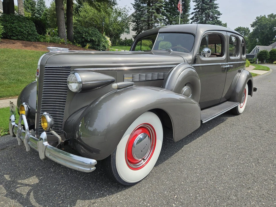 1937 Buick Roadmaster - Image 6 of 31