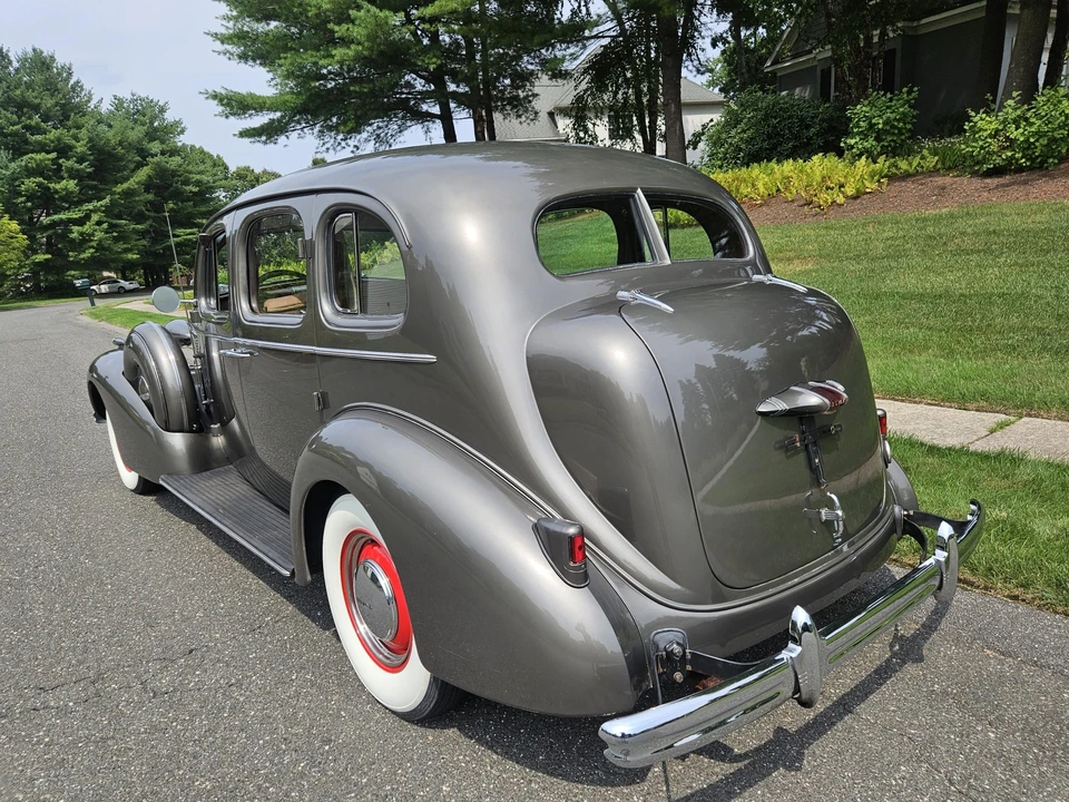 1937 Buick Roadmaster - Image 10 of 31