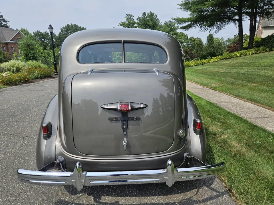1937 Buick Roadmaster - Image 11 of 31