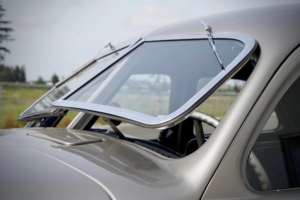 1937 Cord 810 & 812 - Image 9 of 10