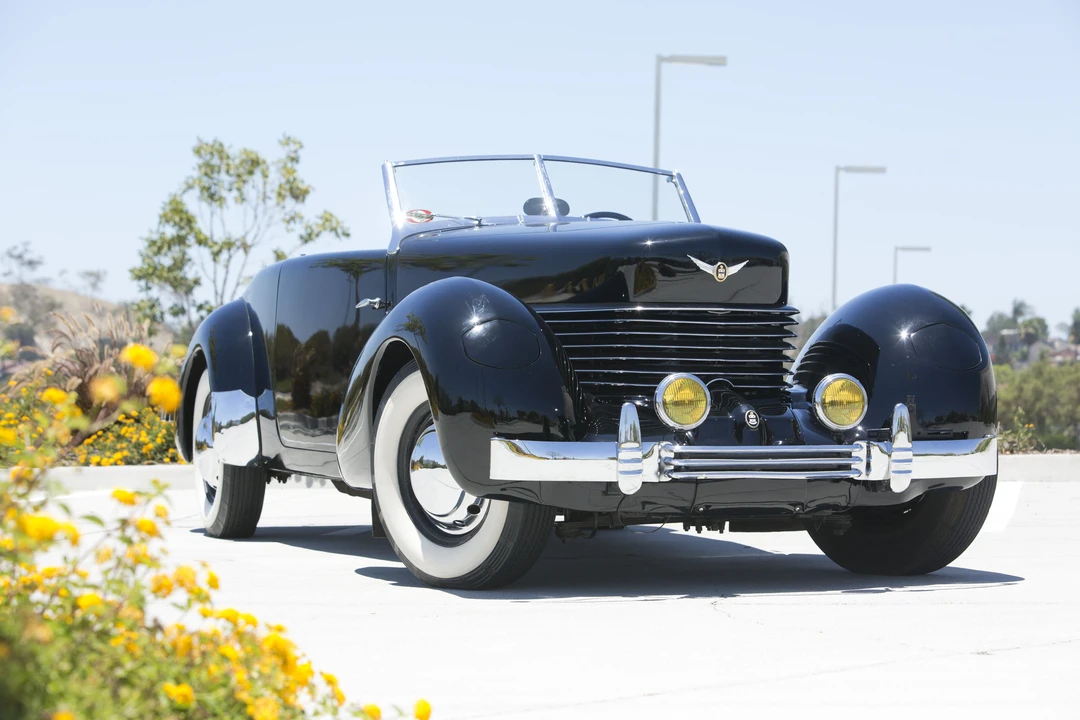 1937 Cord 810 & 812 - Image 3 of 31