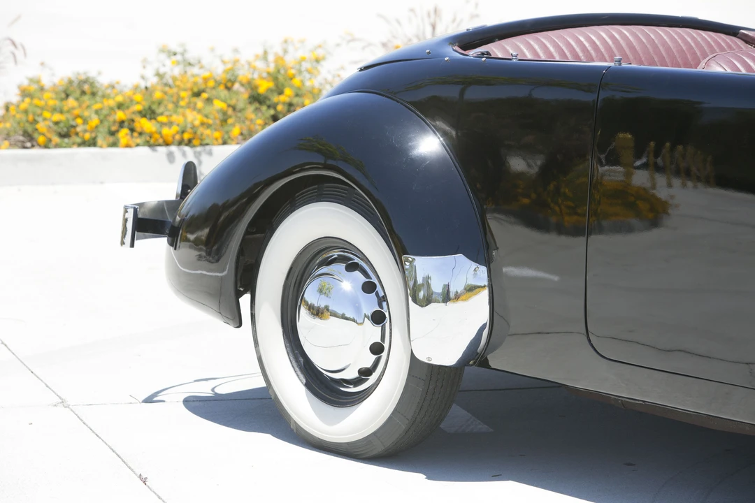 1937 Cord 810 & 812 - Image 25 of 31