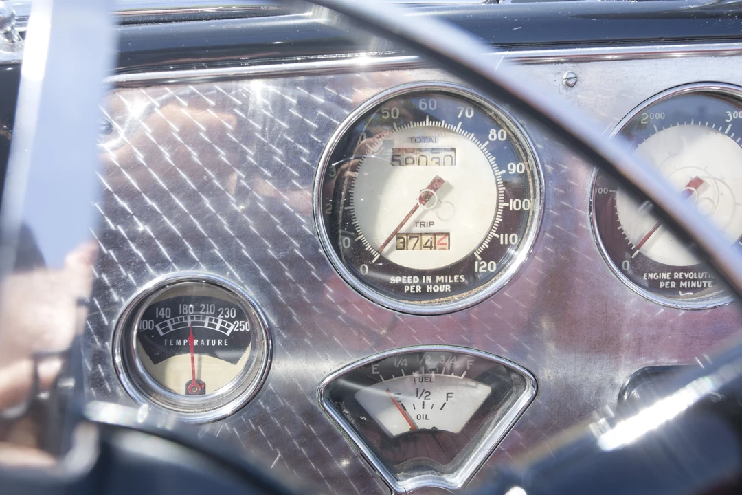1937 Cord 810 & 812 - Image 14 of 31