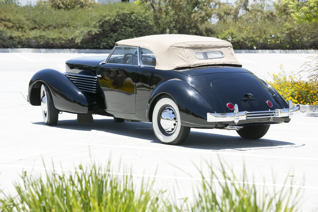 1937 Cord 810 & 812 - Image 7 of 31
