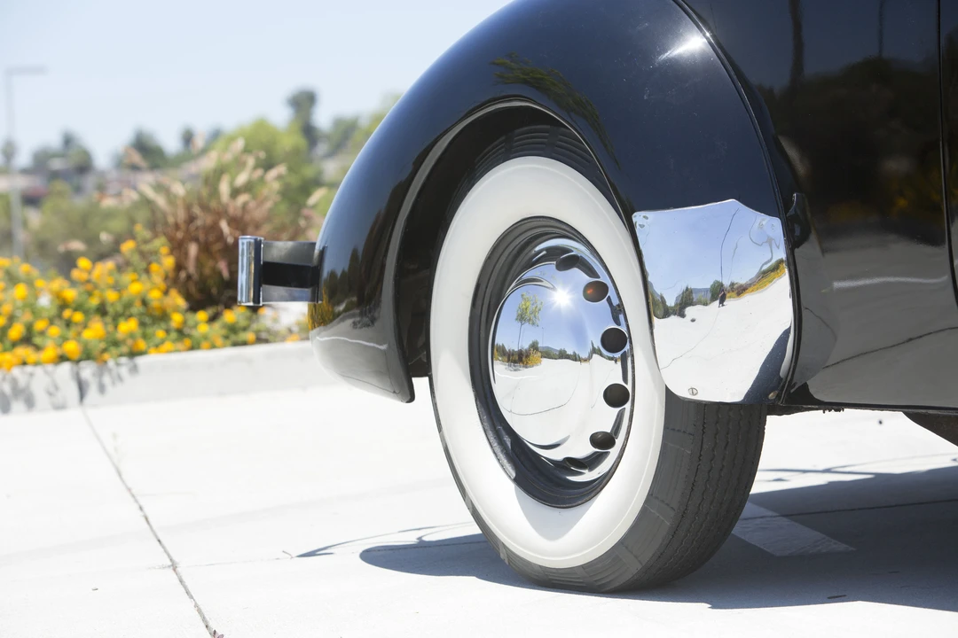 1937 Cord 810 & 812 - Image 24 of 31