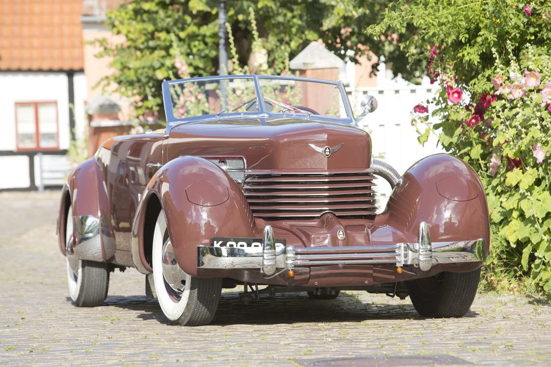 1937 Cord 810 & 812 - Image 4 of 22