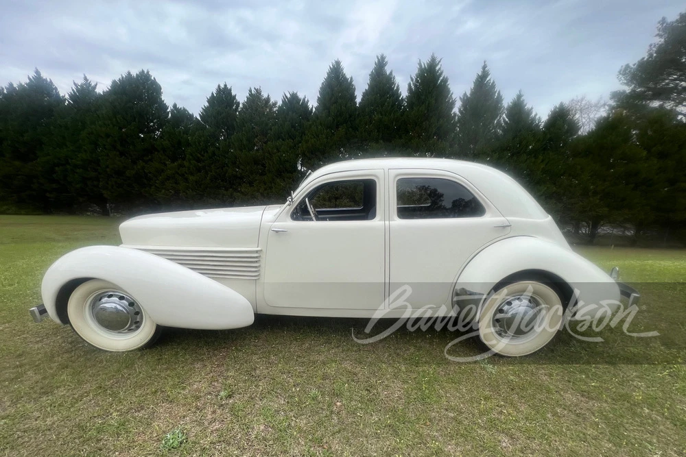 1937 Cord 810 & 812 - Image 9 of 9
