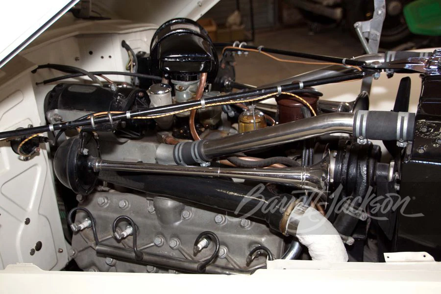 1937 Cord 810 & 812 - Image 2 of 24