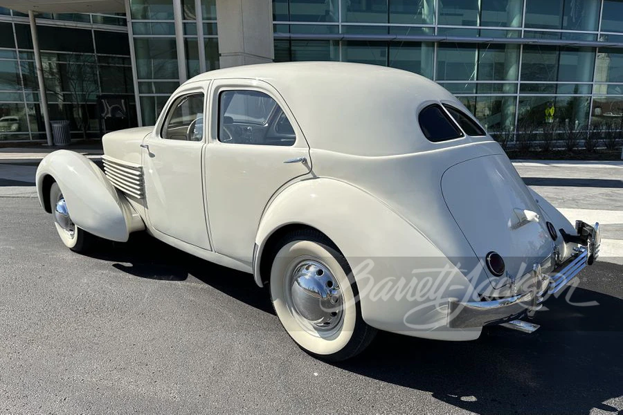 1937 Cord 810 & 812 - Image 5 of 24