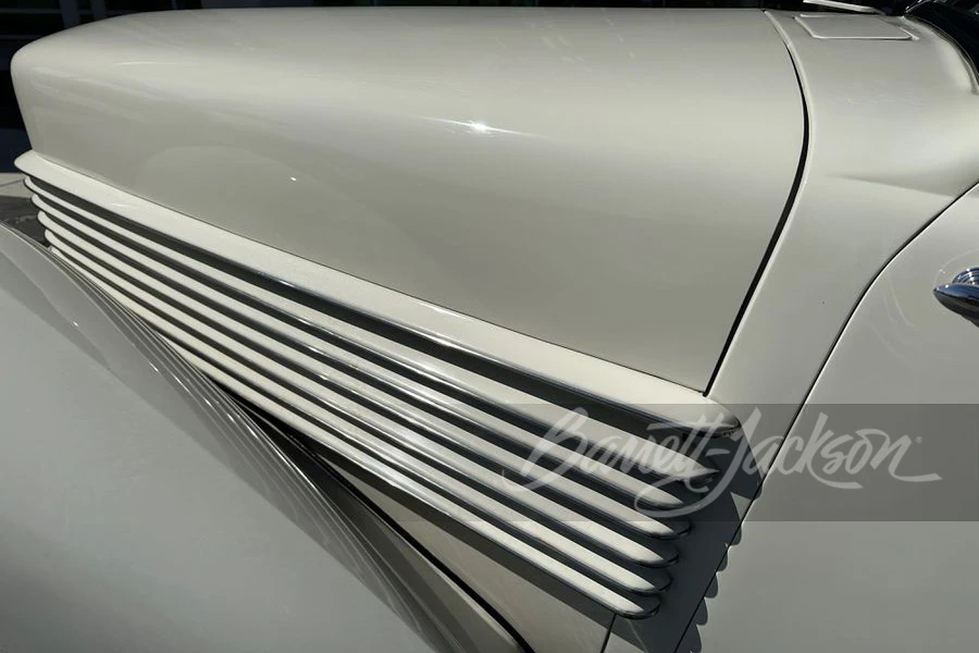 1937 Cord 810 & 812 - Image 14 of 24