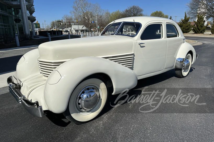 1937 Cord 810 & 812 - Image 16 of 24