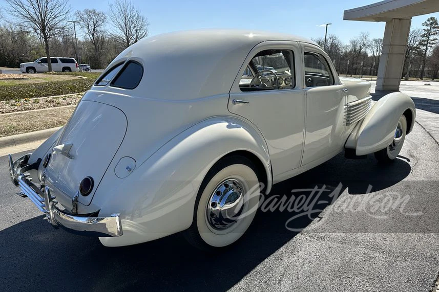 1937 Cord 810 & 812 - Image 23 of 24