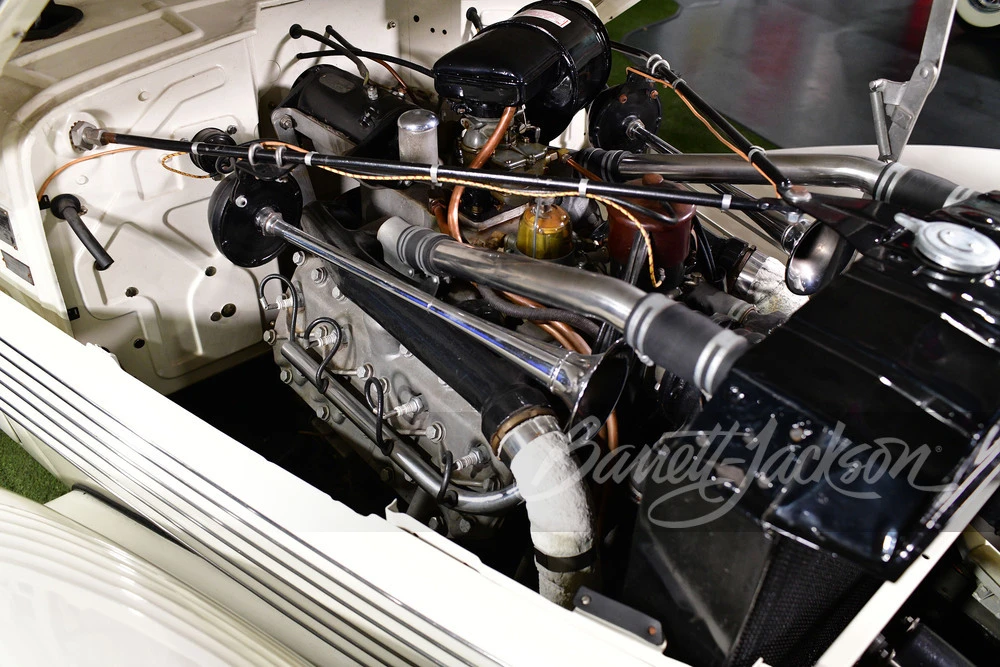 1937 Cord 810 & 812 - Image 2 of 16