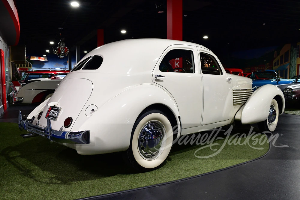 1937 Cord 810 & 812 - Image 15 of 16